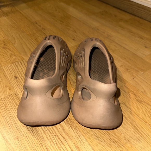 Men’s Yeezy Foam Runners - Picture 3 of 3